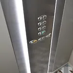 Edificio Charles 102 *