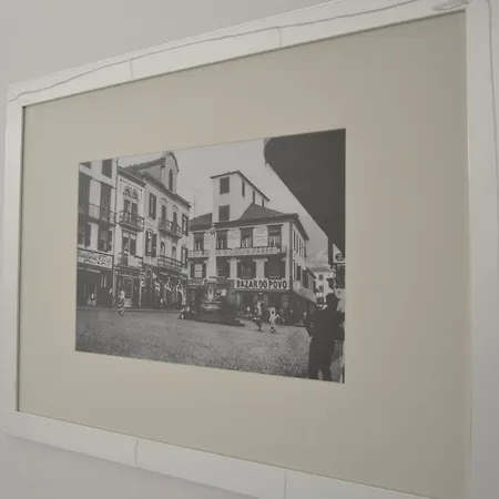 Edificio Charles 102 アパート
