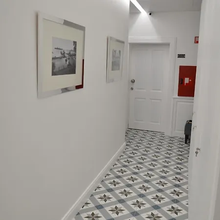 Edificio Charles 102 アパート *