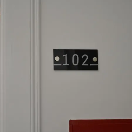 Edificio Charles 102 * フンシャル