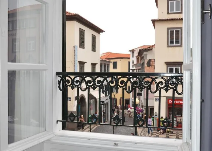 Edificio Charles 102 * Funchal (Madeira)